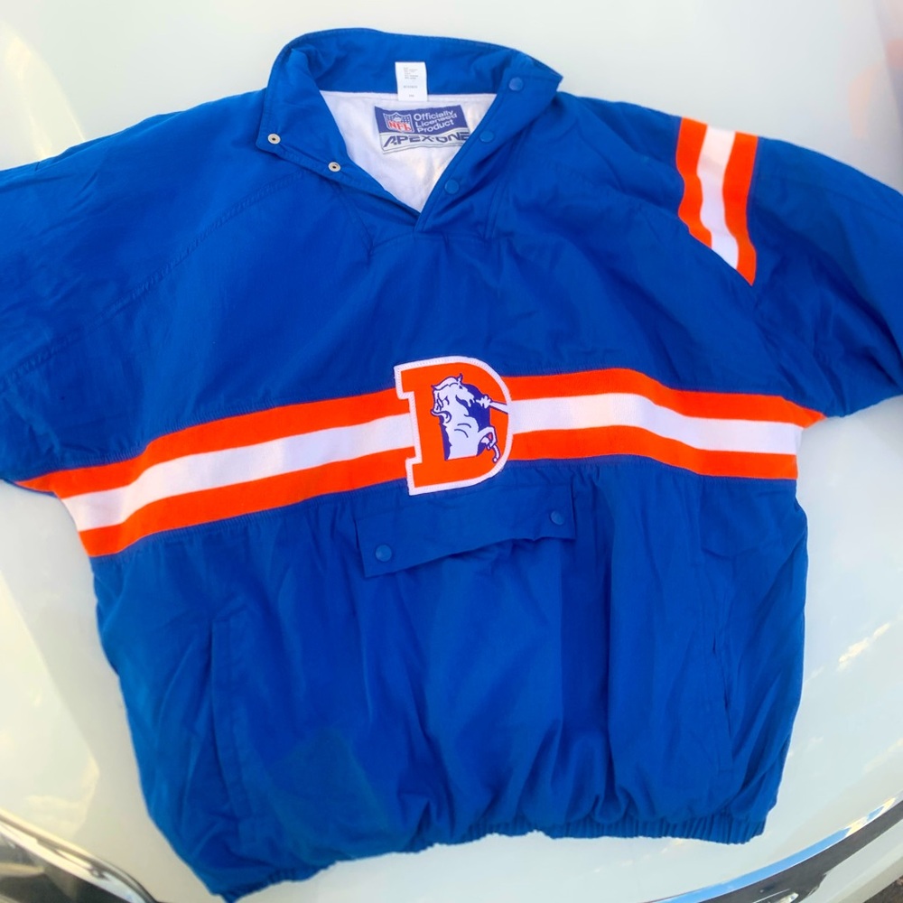 VTG 90s Denver Broncos Jacket (size XL)